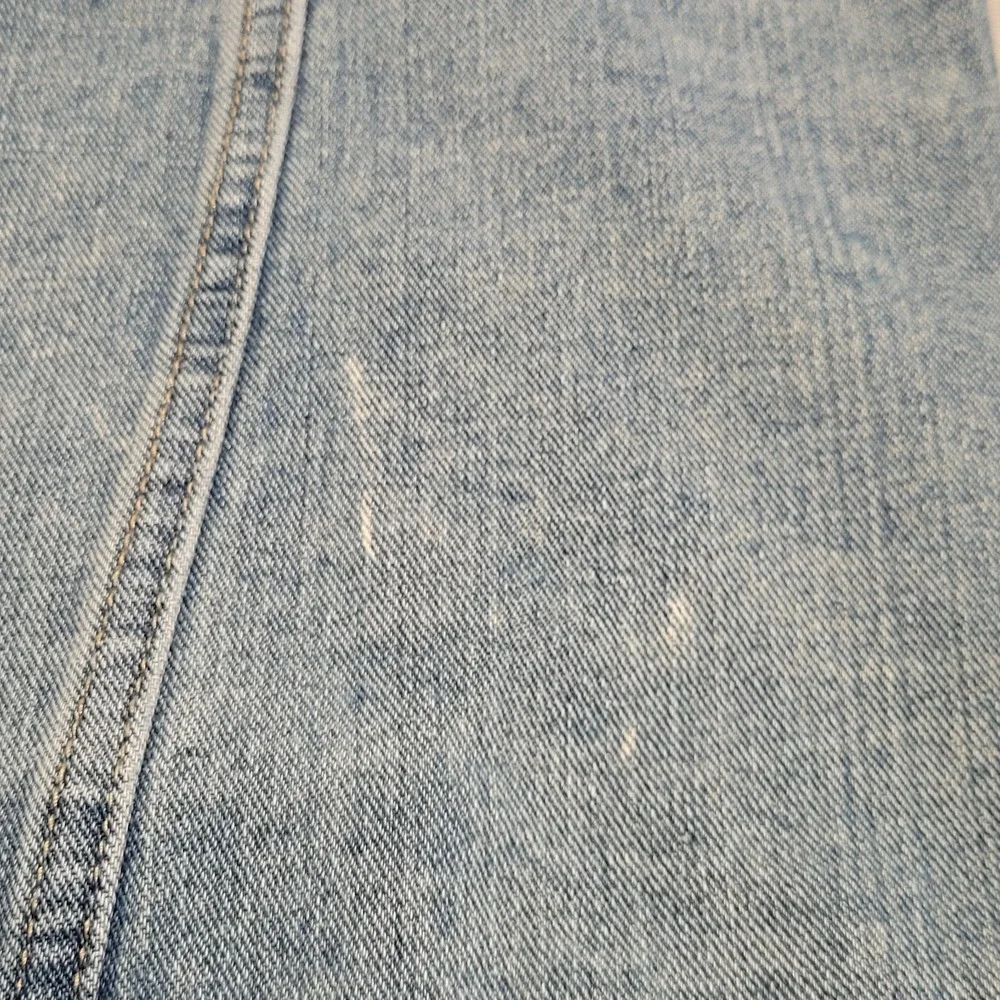 Vintage Style Denim Jacket Womens L Light Wash‎ Distressed Trucker Sloping Hem